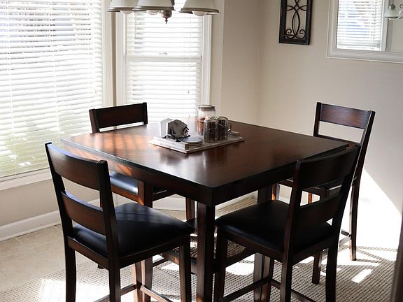 4th image of 308 Arabian Cir