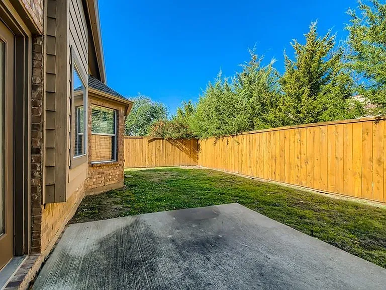 2798 Sparks Dr — Photo 12