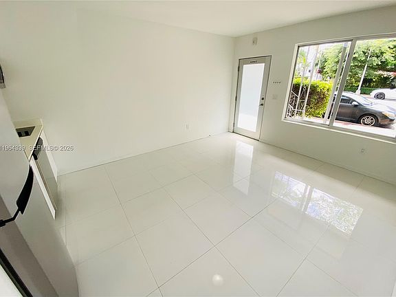 3rd image of 801 15th St APT 102