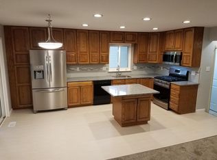 41609 Sycamore St, Novi, MI 48375