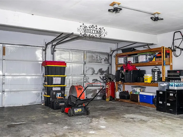 1594 Frances St — Photo 48