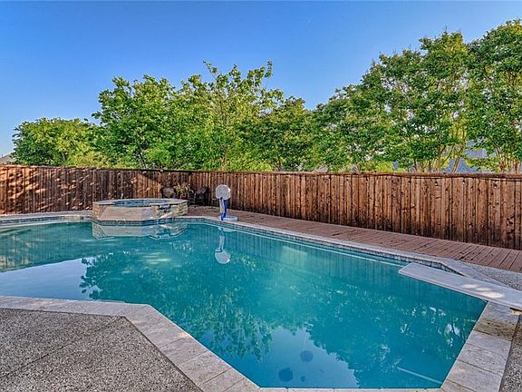 5th image of 2118 Lexington Dr