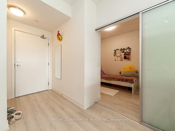 4th image of 681 Yonge St #221