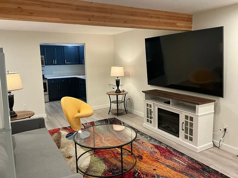 528 E Wapato Ave — Photo 5