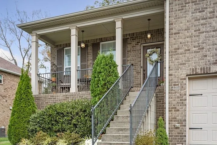 1216 Ben Hill Blvd — Photo 2