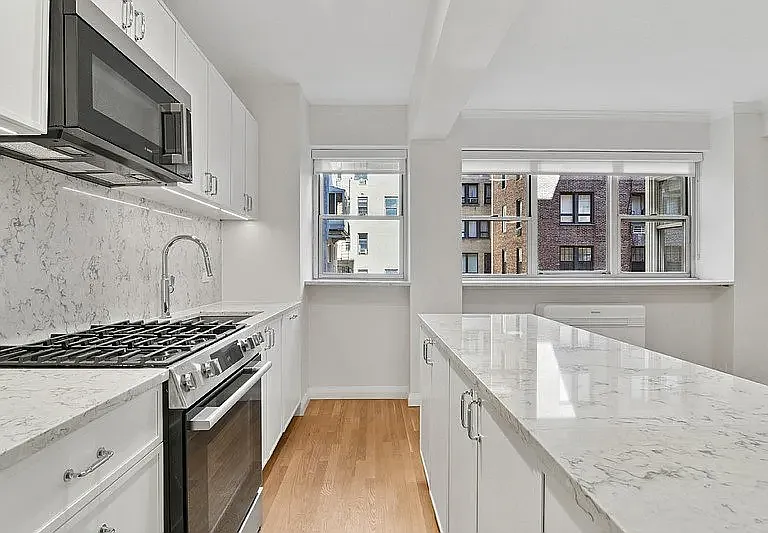 85 E End Ave #5F — Photo 2