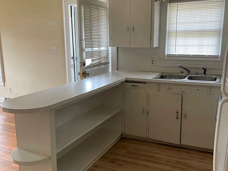 525 & B Weaver Ave #A — Photo 6