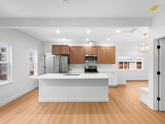 3rd image of 1007 Adams St SE #201