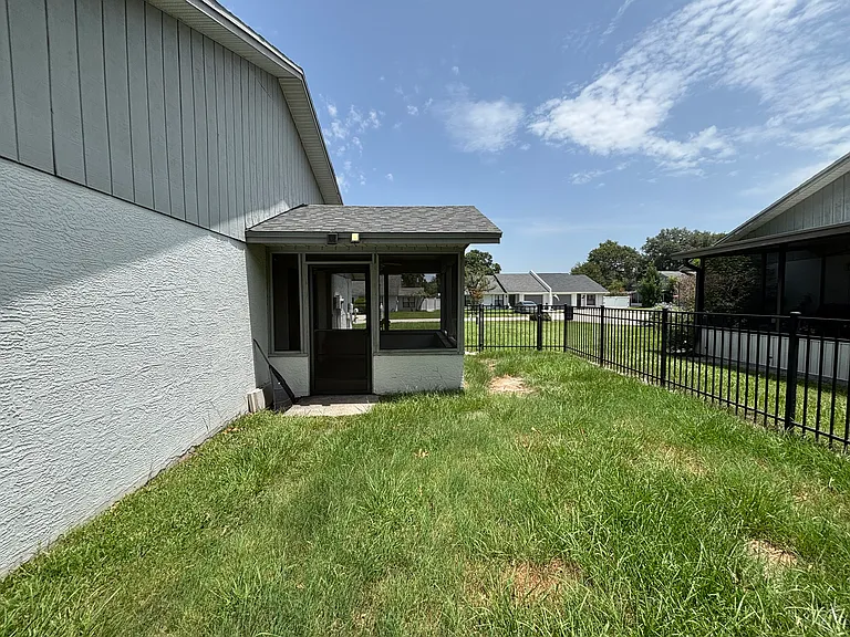1140 Dosseywood Ln #1 — Photo 12