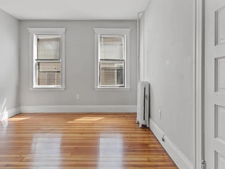 18 Peverell St #2 — Photo 13