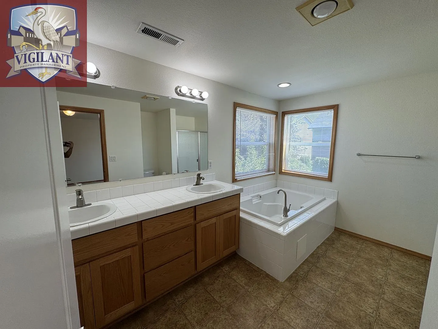 Amazing 3 bedroom home with office — Photo 3