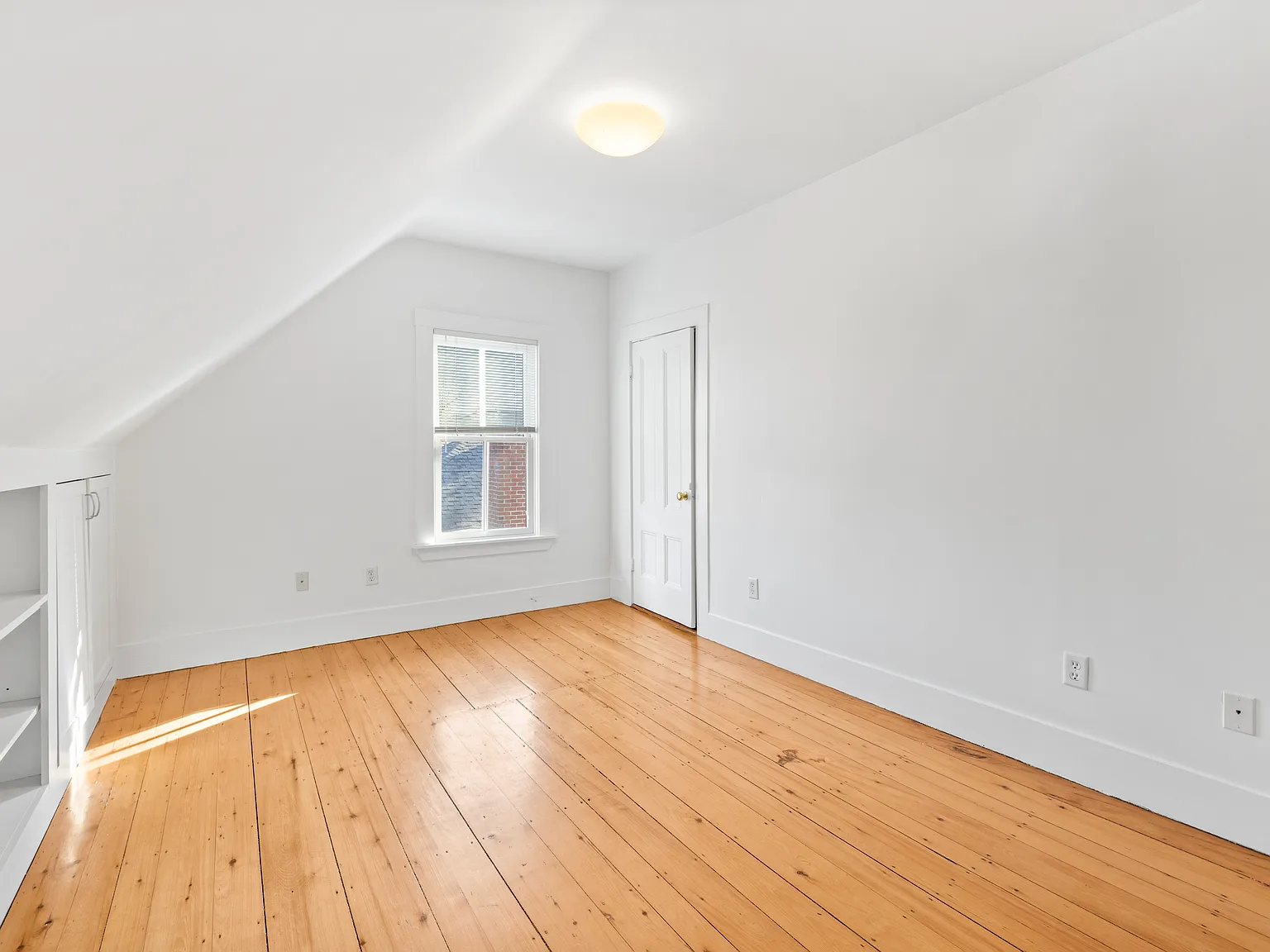 3 bed, 1000 sqft, $4,900 — Photo 4