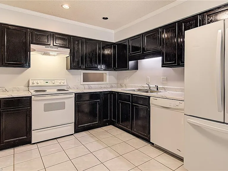 4635 Lawndale Dr — Photo 7
