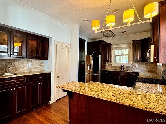 4th image of 1106 Woodward Ave