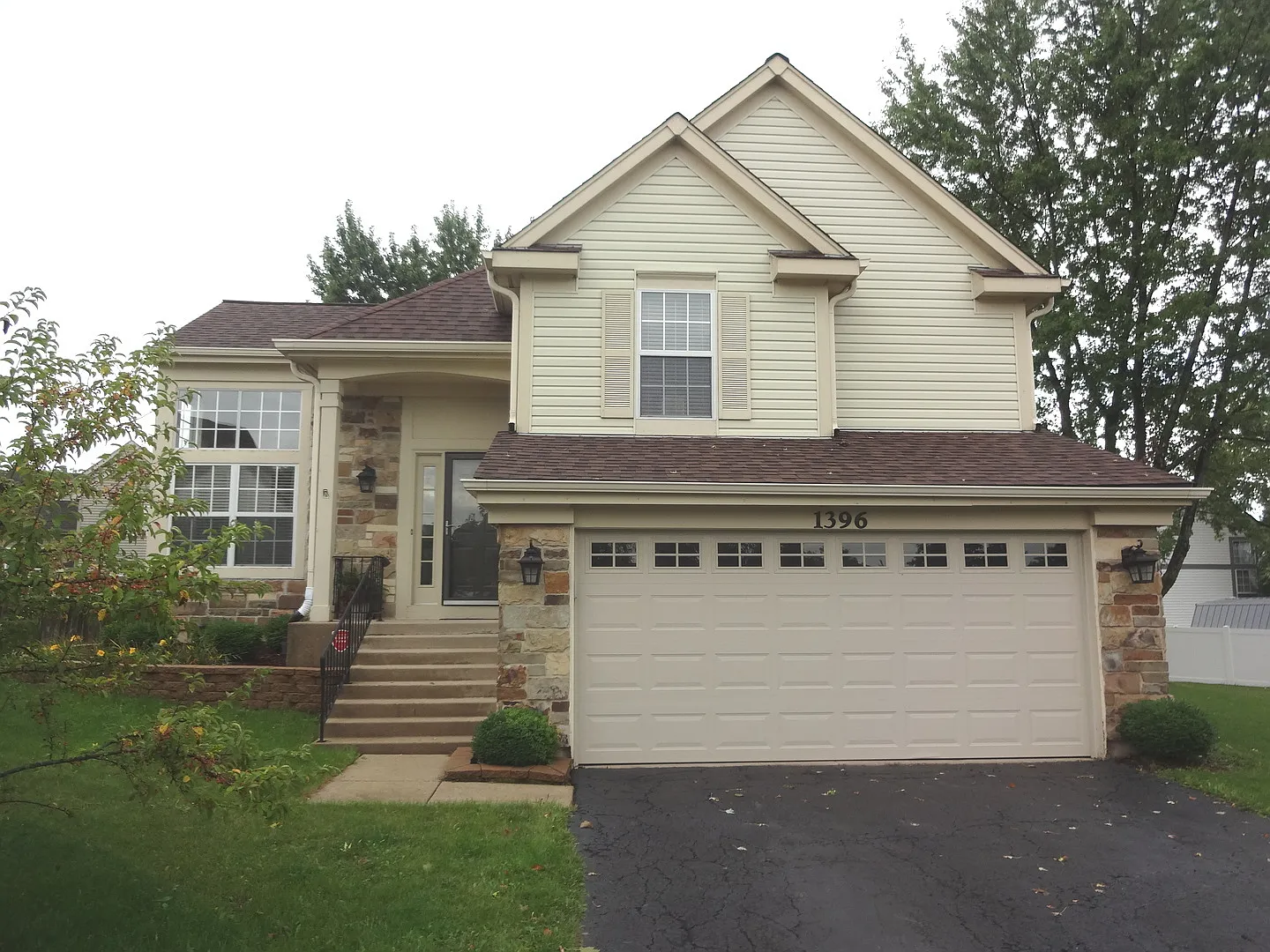 1396 Geneva Ct photo 1