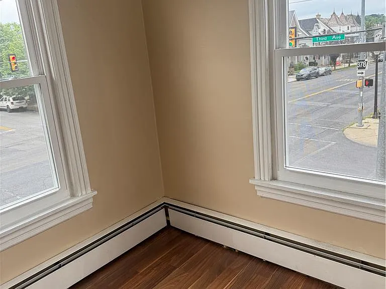 328 W Broad St — Photo 14