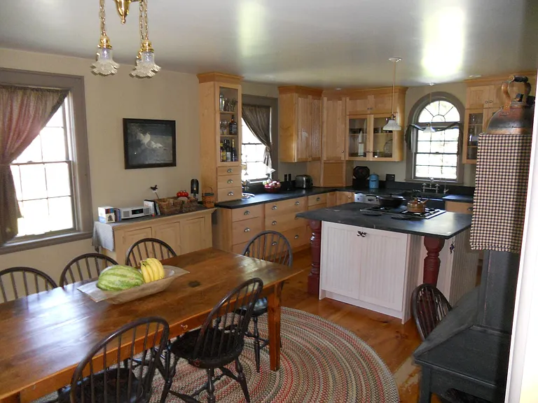 239 Foundry St — Photo 2
