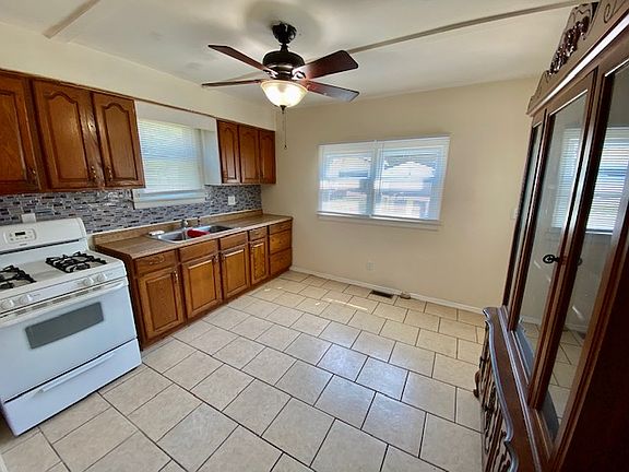 3rd image of 703 E Columbia St #1