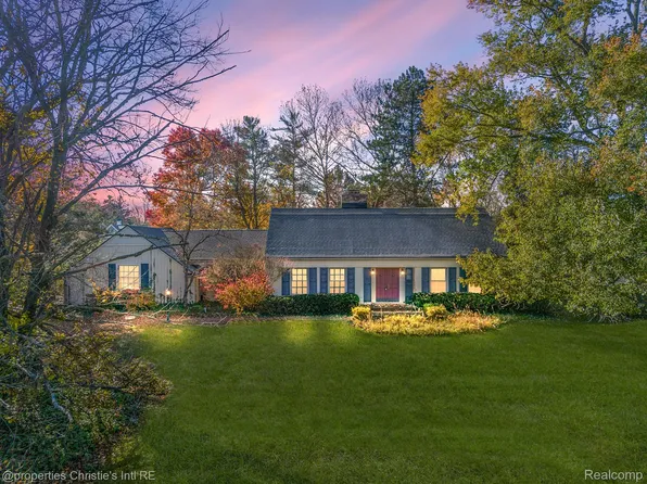 7400 Jackson Park Dr, Bloomfield Hills, MI 48301