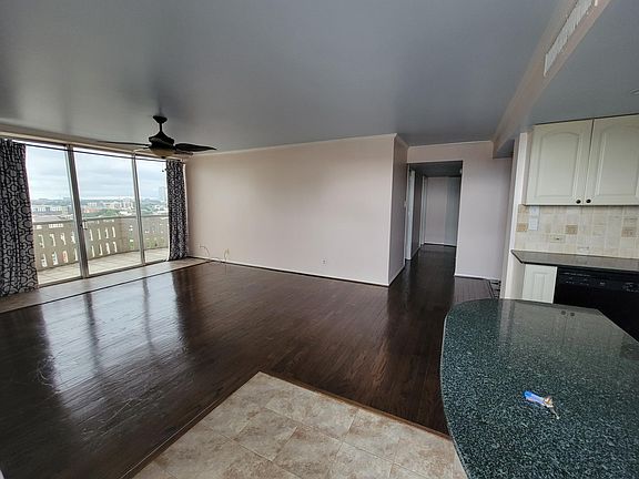 2nd image of 2016 Main St APT 1202