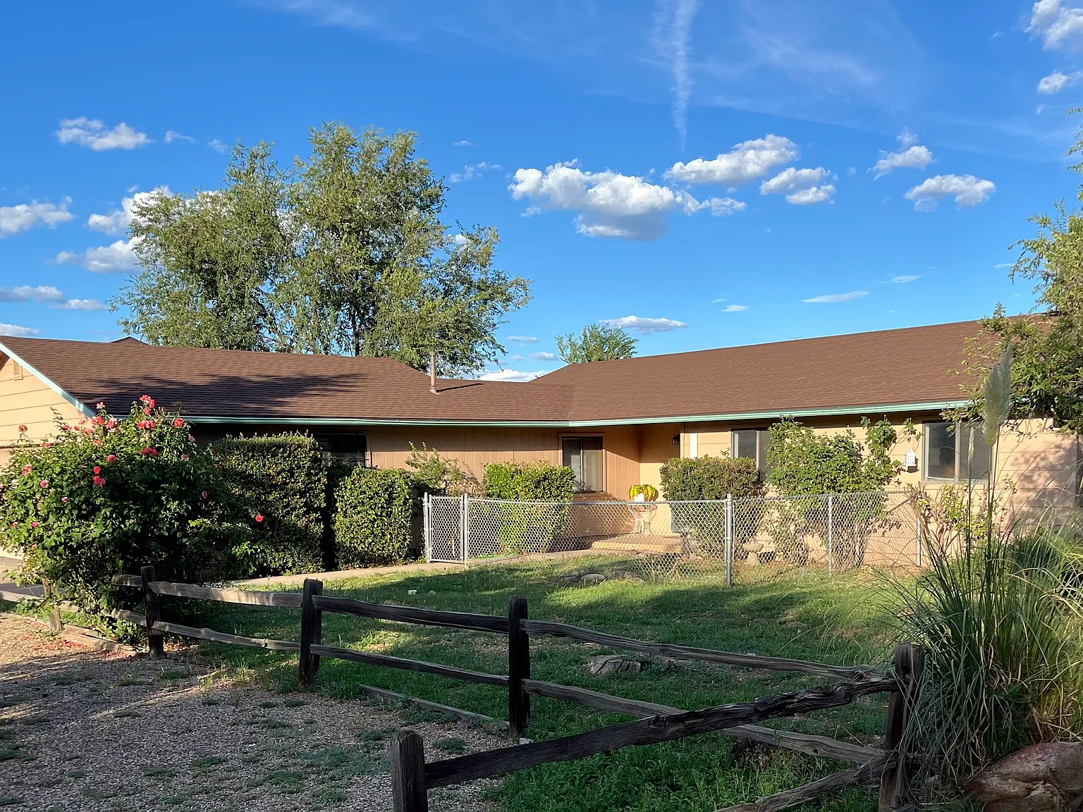 3 bed, 1200 sqft, $1,800 — Photo 2