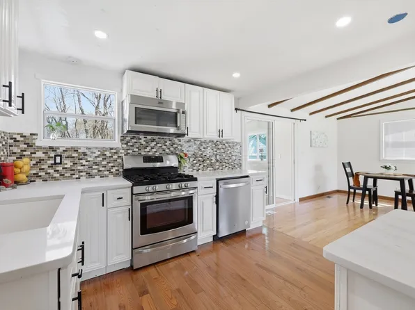 69 Maplehurst Ave, East Longmeadow, MA 01028