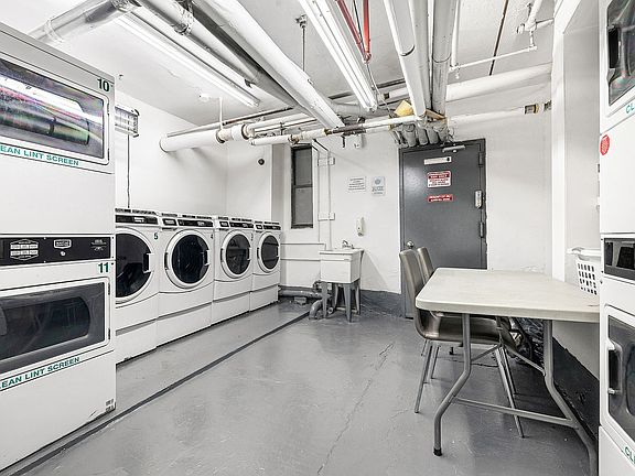 4th image of 341 W 45th St #1/114