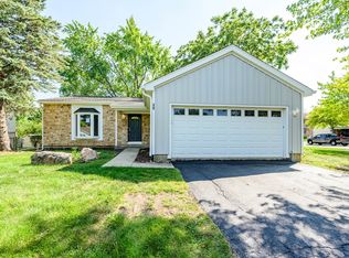 40 Fallstone Dr, Streamwood, IL 60107