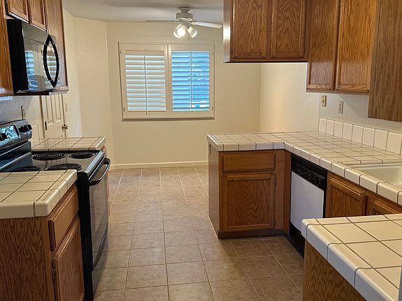 5th image of 318 Camino Arroyo E