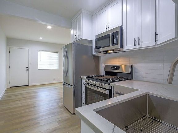 4th image of 7323 Valmont St #3