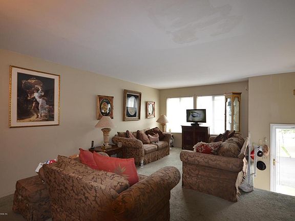 3rd image of 120 Dinsmore St APT G