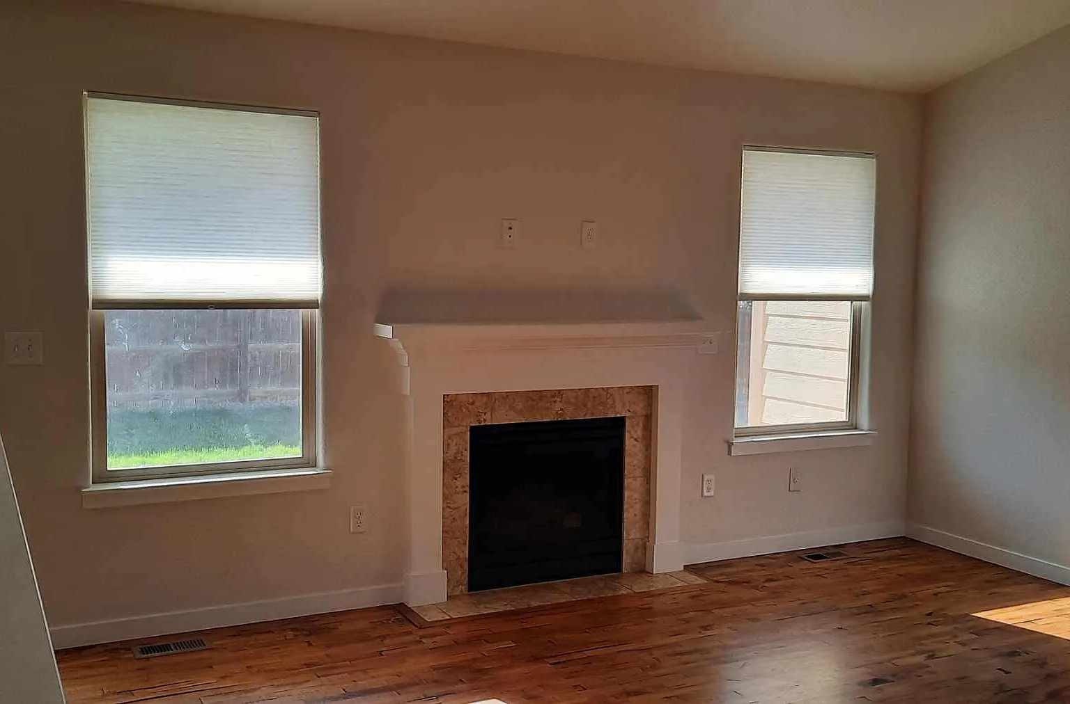 3 bed, 2602 sqft, $2,500 — Photo 2