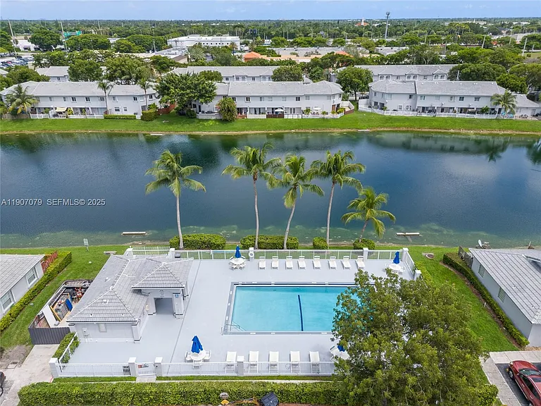 14231 SW 120th Ct — Photo 2