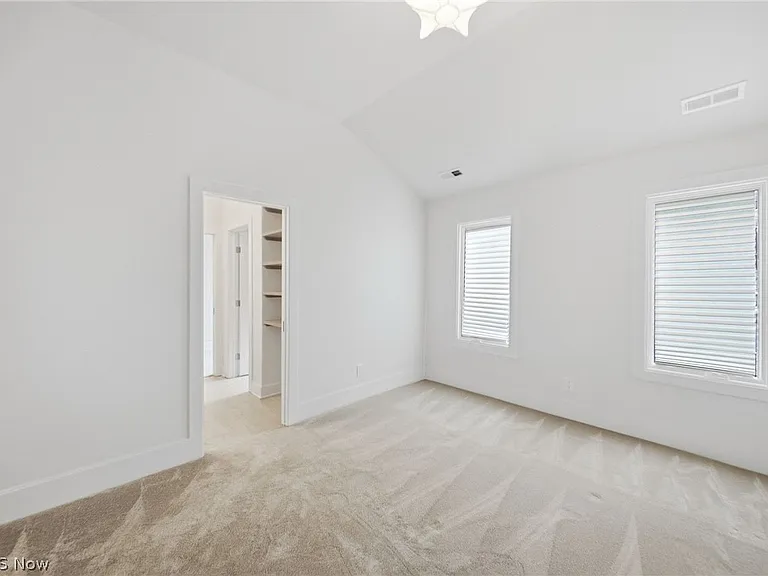 1440 W 57th St — Photo 37