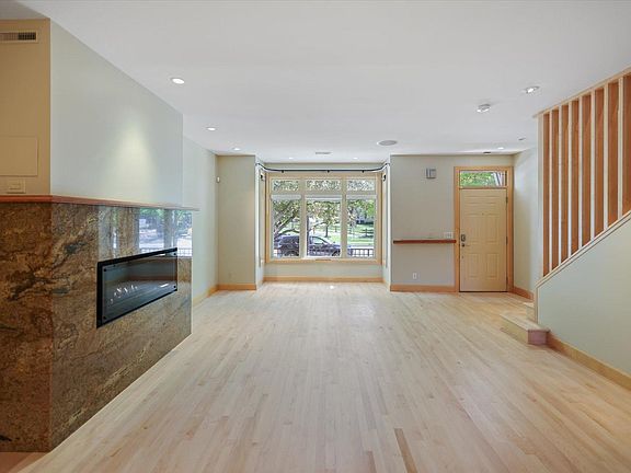 5th image of 217 Bank St