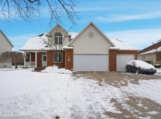 8405 Indian Lake Dr, Findlay, OH 45840