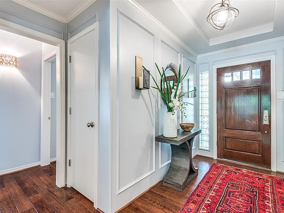 5th image of 9010 Fairglen Dr