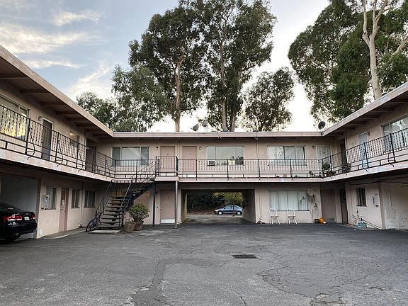 2nd image of 556 El Camino Real #1