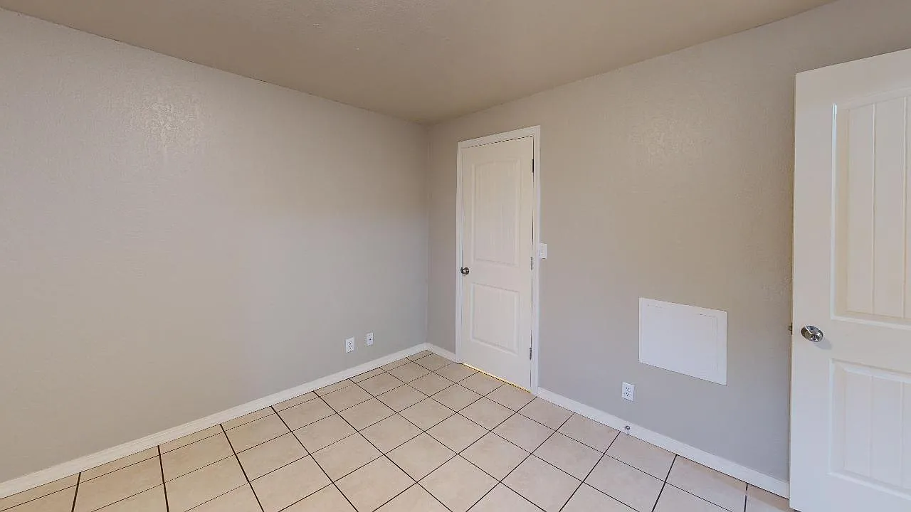 3 bed, $1,495 — Photo 2