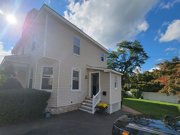 5th image of 141 Lowell Ave Unit 1