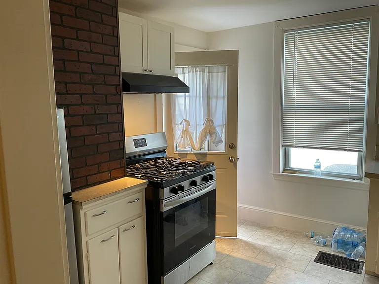 274 Washington St #1 — Photo 7