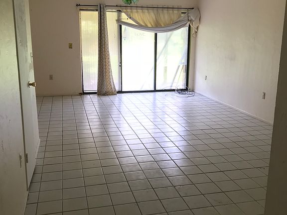 4th image of 1836 Crystal Lake Dr #40