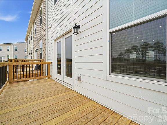 4th image of 1920 Westerhill Dr