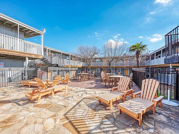 4th image of 2401 Manor Rd APT 104