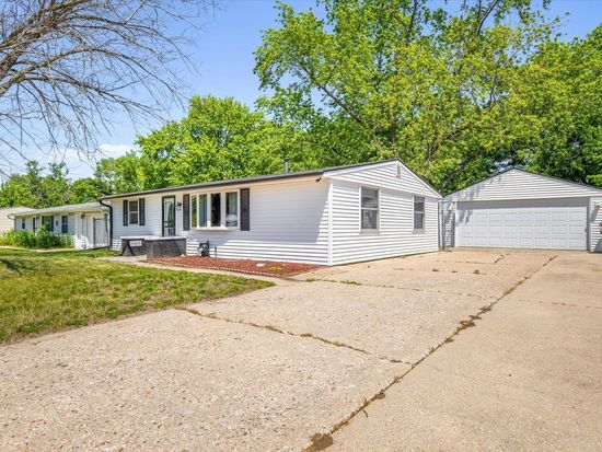7423 Cadet Rd, Machesney Park, IL 61115