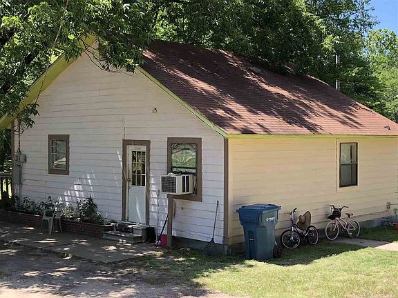 3rd image of 701 Choctaw St