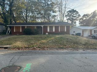 27 Glendale Dr, Little Rock, AR 72209