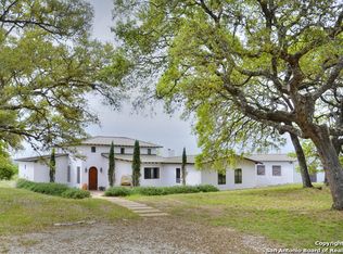 723 Kreutzberg Rd, Boerne, TX 78006