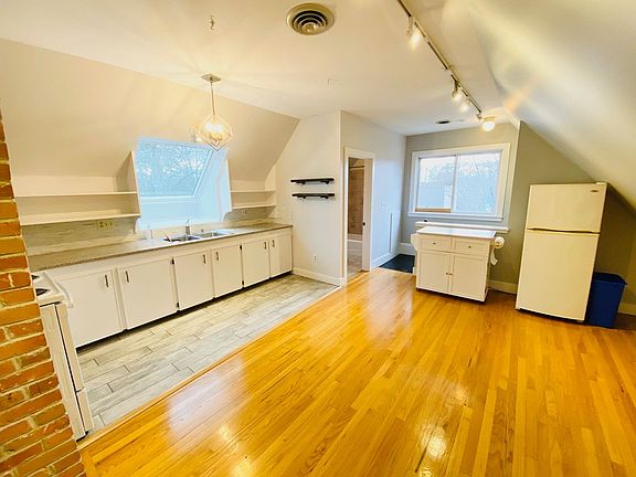 4th image of 28-30 Everett St #3