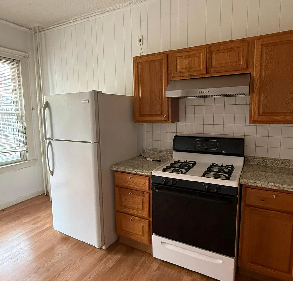 3 bed, 1200 sqft, $3,596 — Photo 3